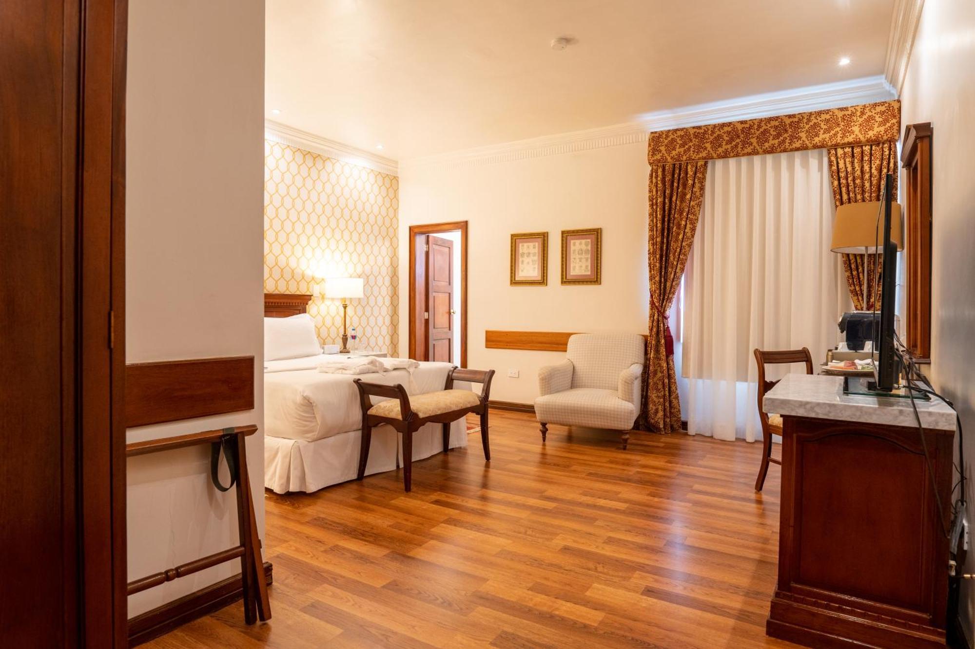 Hotel Boutique Santa Lucia Куенка Екстериор снимка